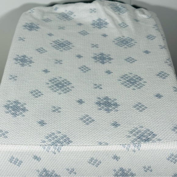 Full Size Flannel Sheet Set by Home Reflections NIB White w/ silver/gray design - Picture 6 of 12